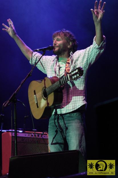 Hans Soellner (D) with Bayaman Sissdem 15. Chiemsee Reggae Festival - Übersee - Main Stage 15. August 2009 (15).JPG